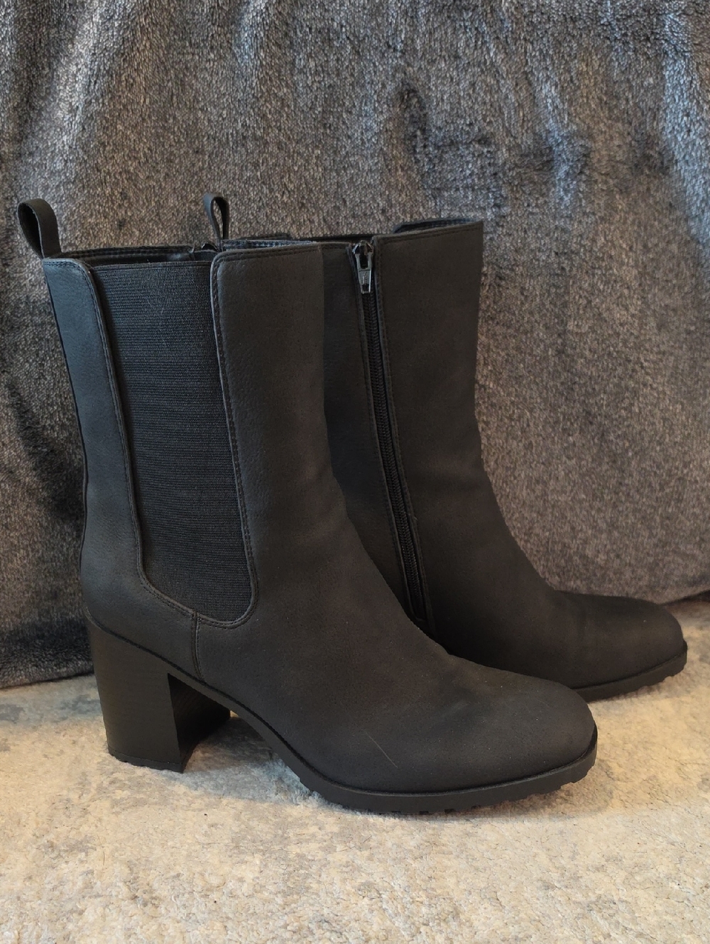 Amazon Essentials Black Women's Mid-Calf Block Heel Boots
